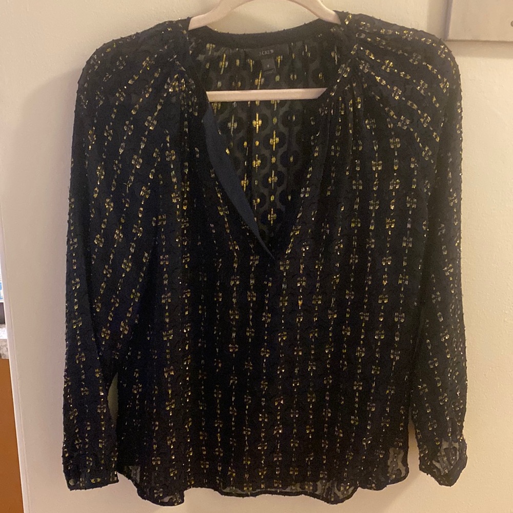 This size 8 j crew blouse is in excellent used condition!